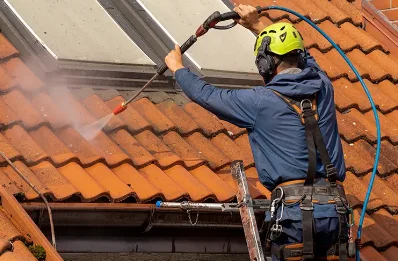 Démoussage et hydrofuge de toiture à Avezan